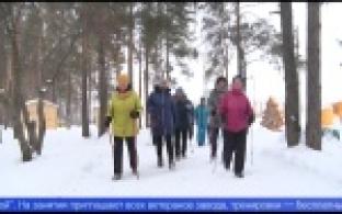 Ветераны ПНТЗ занялись скандинавской ходьбой