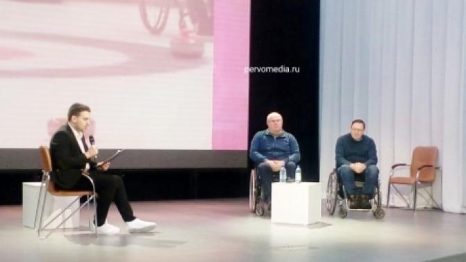 Мотивационная встреча со спортсменом на коляске проходит в ИКЦ