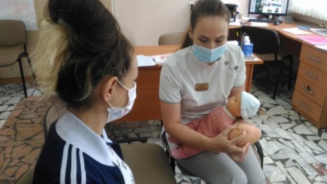 В Первоуральской больнице открылась Школа осознанного родительства