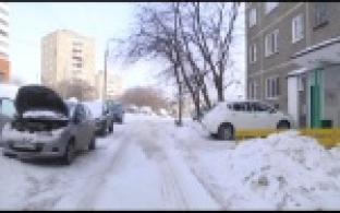 Коммунальщики устранили многодневный потоп во дворе на Строителей