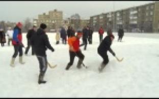 Турнир по хоккею в валенках провели активисты "Города чемпионов"