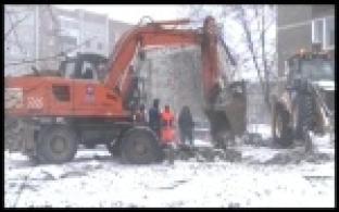 На улицах Первоуральска образовался потоп из-за порыва водопровода