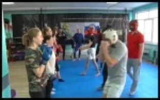 Фитнесс-мамы приняли участие в тренировке по рукопашному бою