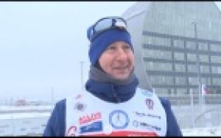 Пешком через город прошагали спортсмены и активисты