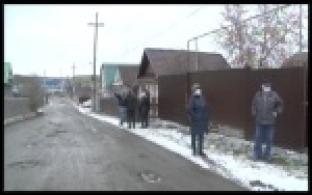 Жители Шайтанки жалуются на движение большегрузов по маленькому переулку