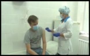 Прививки от гриппа поставили сотрудники СМИ Первоуральска