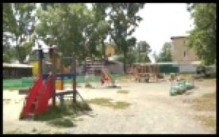 На Магнитке обновили и расширили детскую площадку