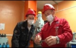 Наставник для молодых слесарей-ремонтников