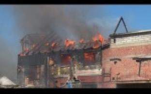 Произошел крупный пожар в районе хлебокомбината