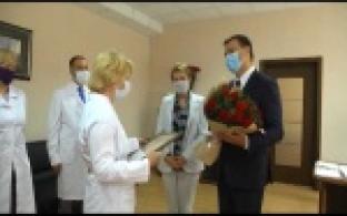 Первоуральских медиков поздравили с профессиональным праздником