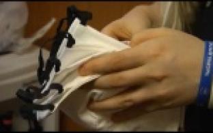 Волонтеры доставляют многоразовые маски многодетным семьям