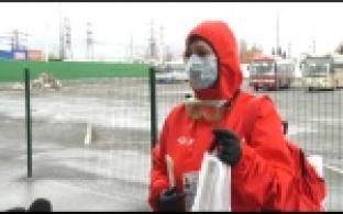 Волонтеры раздавали многоразовые маски на автостанции Первоуральска