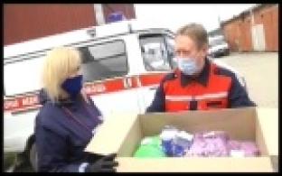 Защитные маски и очки подарили первоуральским работникам скорой помощи