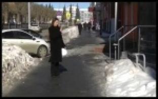 Сотрудники администрации проверили, как убирается снег у магазинов