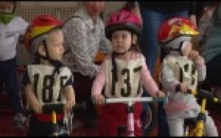 В Первоуральске провели гонки на беговелах