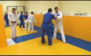 Для первоуральских спортсменов провел тренировку чемпион по дзюдо