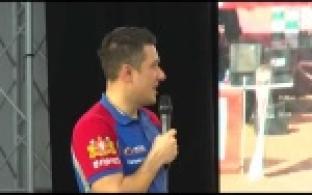 Известный российский автогонщик встретился с первоуральскими школьниками