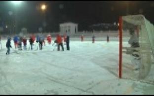 Хоккеисты "Уральского трубника" провели тренировку с детьми