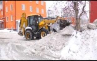 Уборка снега во дворах