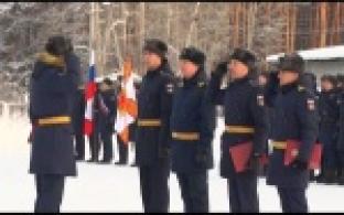 Военнослужащие подшефной воинской части приняли присягу
