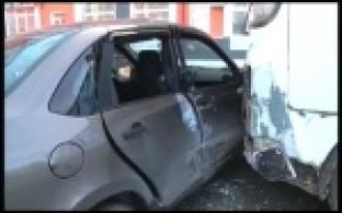 Пассажирский автобус попал в ДТП на площади