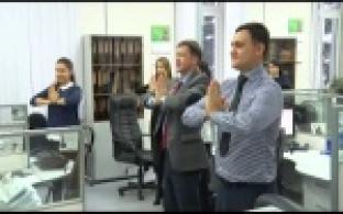 Зарядка на рабочем месте для офисных работников