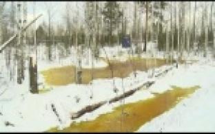 Зеленая лужа появилась на Магнитке