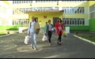 Школьники собрали вещи для детей из социального центра