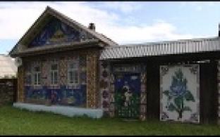 Дом из пластиковых крышек