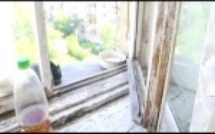 Ребёнок выпал из окна пятого этажа