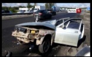 Автомобиль разорвало на части в жуткой аварии