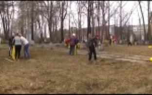 Субботник в парке у театра