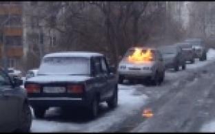 Сгорела машина во дворе