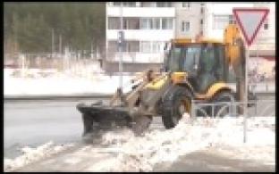 Уборка снега не прекращается