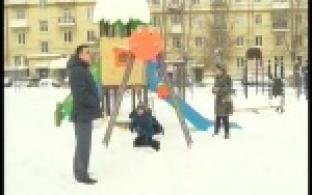 Администрация проверила, как очищают дворы от снега