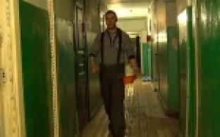 Отказываются покидать разрушающийся дом