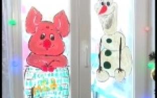 Первоуральцы продолжают украшать окна