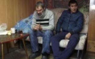 Пытается устроить судьбу бомжа