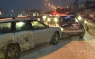 У ИКЦ столкнулись три автомобиля