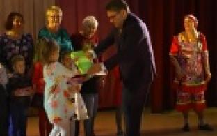 Планшеты и ноутбуки за лучшие образы мам и пап