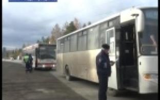 Автоинспекторы проверили автобусы