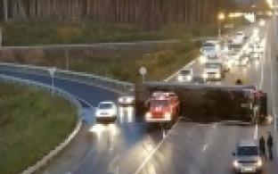 Фура перевернулась на трассе «Пермь-Екатеринбург»