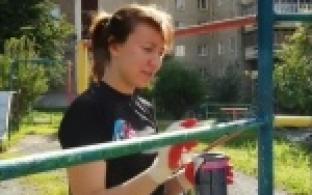 За красоту дворов взялись школьники