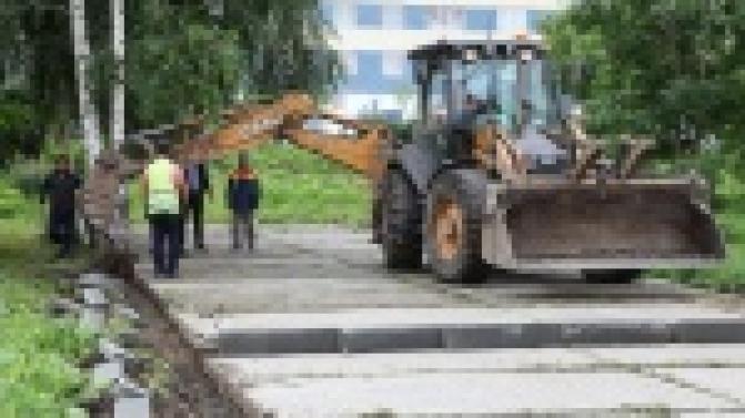 На набережной Первоуральска монтируют лестничные марши