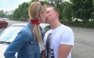 Отметили День поцелуя