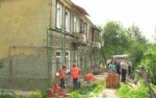 Капремонт в двух старейших многоквартирниках Динаса