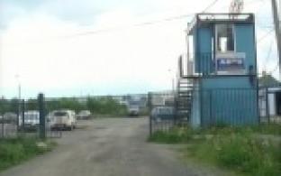 За долги арестовали стоянку