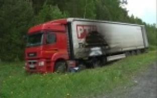 Фура загорелась прямо на ходу