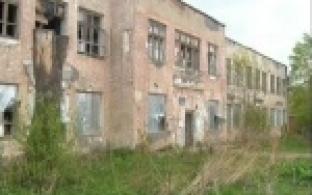 Заброшенный корпус интерната консервируют