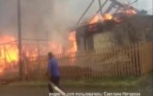 Пожар уничтожил сразу 3 жилых дома